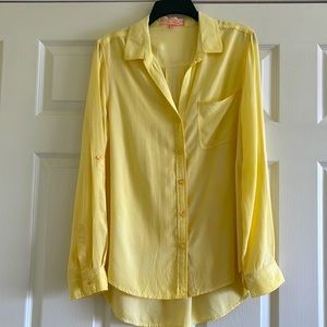 💋SALE💋 High-Low Yellow Dye Buttoned Front Shirt, Rollup Long Sleeve, Size M